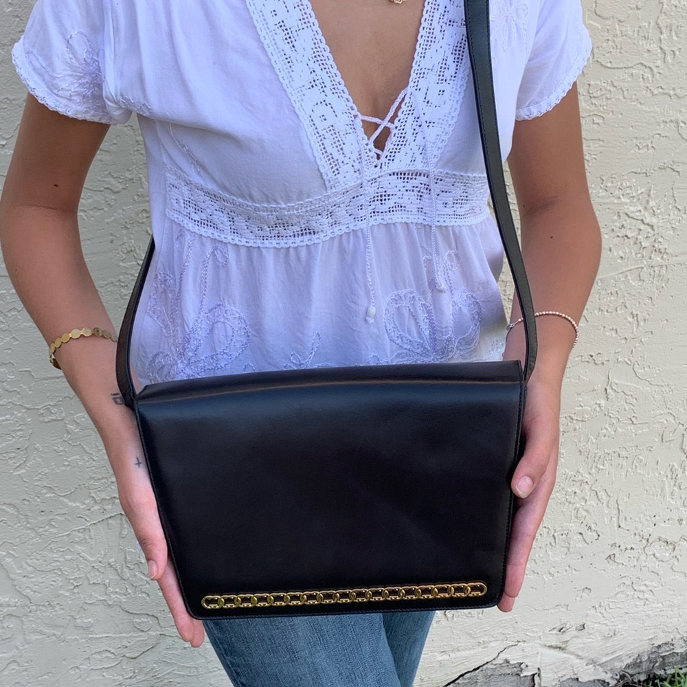 (41) GUCCI 80s Crossbody - Picture 3 of 13
